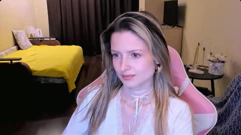 Julie online show from March 14, 3:39 pm