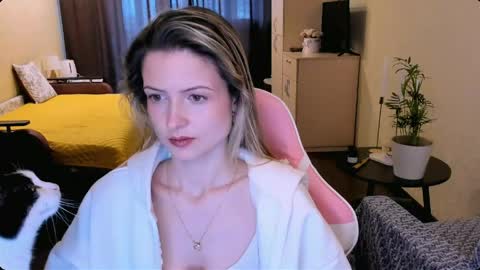 Julie online show from March 21, 4:39 am