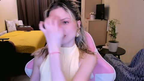 Julie online show from April 1, 2:47 pm