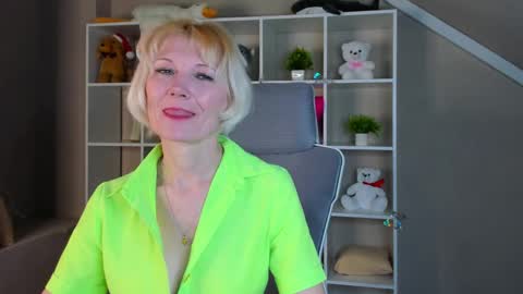 Julie Lucasss online show from April 9, 12:54 am