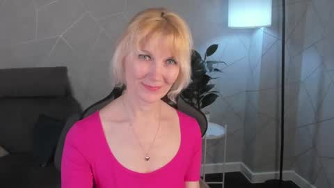 Julie Lucasss online show from April 16, 12:44 am
