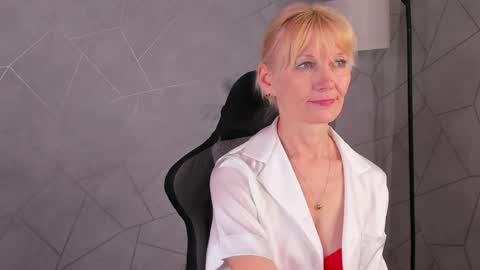 Julie Lucasss online show from May 16, 12:18 am