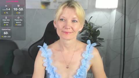 Snapshot of julie_lucasss chatting on June 29, 12:06 am Julie Lucasss online show from June 29, 12:06 am