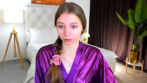 juliedaniel online show from September 25, 8:18 am