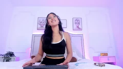 Snapshot of juliee_ross chatting on April 20, 12:08 pm juliee_ross online show from April 20, 12:08 pm
