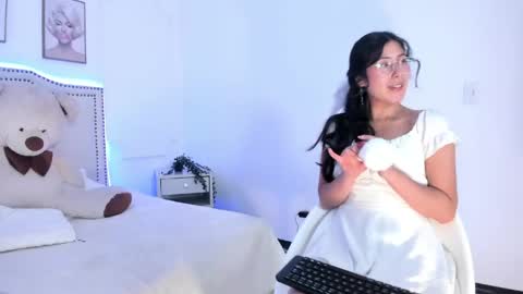 Snapshot of juliee_ross chatting on April 30, 12:44 pm juliee_ross online show from April 30, 12:44 pm