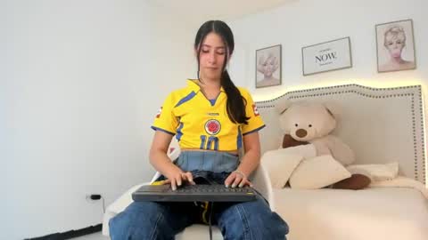 juliee_ross online show from July 7, 12:31 pm