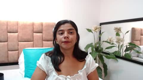 Julieehabubu online show from April 21, 1:42 am