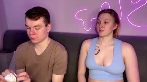 Julie and Thomas online show from December 3, 7:49 am