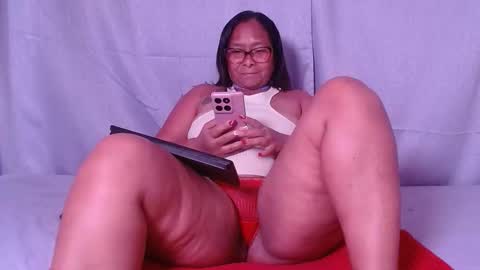 Snapshot of julielove1 chatting on April 26, 4:32 am julielove1 online show from April 26, 4:32 am