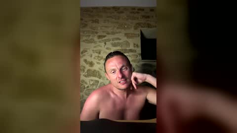 Snapshot of juliengdm13 chatting on May 25, 1:44 am juliengdm13 online show from May 25, 1:44 am