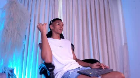 Julien online show from April 12, 11:48 am