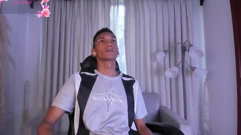 Julien online show from April 19, 10:01 pm