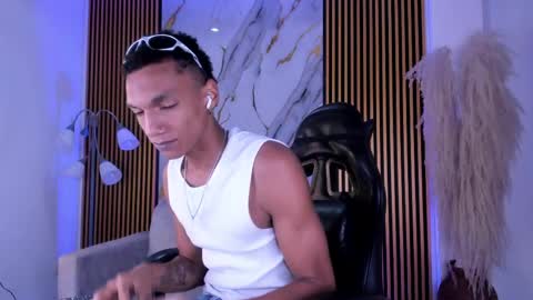 Julien online show from April 22, 11:45 am