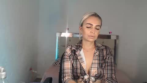 julieta__fox_ online show from February 23, 2:18 am