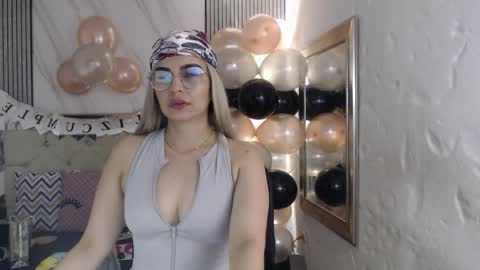 julieta__fox_ online show from April 24, 3:20 am