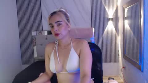 julieta__fox_ online show from June 28, 7:20 pm