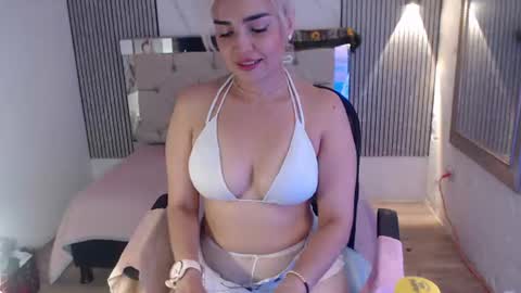 julieta__fox_ online show from July 14, 8:14 pm