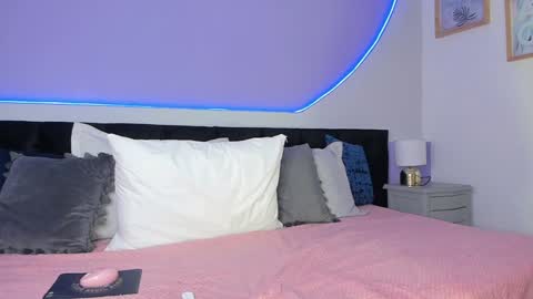 Snapshot of julieta_cortes__ chatting on February 6, 11:54 am Julieta online show from February 6, 11:54 am