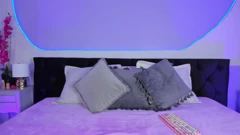 Snapshot of julieta_cortes__ chatting on September 9, 11:54 am Julieta online show from September 9, 11:54 am