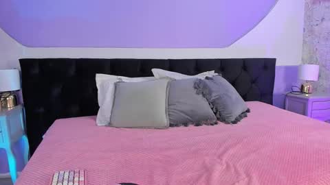 Snapshot of julieta_cortes__ chatting on September 17, 11:56 am Julieta online show from September 17, 11:56 am