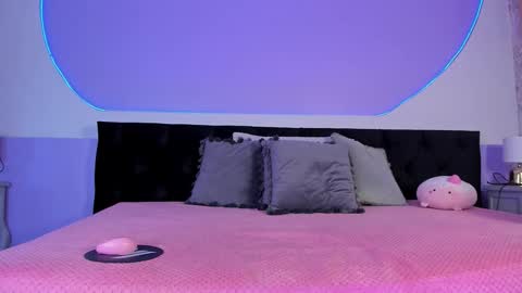 Snapshot of julieta_cortes__ chatting on October 3, 11:51 am Julieta online show from October 3, 11:51 am