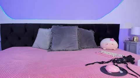 Snapshot of julieta_cortes__ chatting on October 17, 1:14 pm Julieta online show from October 17, 1:14 pm