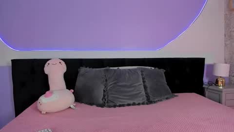 Snapshot of julieta_cortes__ chatting on October 28, 12:09 pm Julieta online show from October 28, 12:09 pm