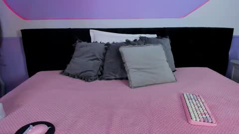 Snapshot of julieta_cortes__ chatting on December 1, 11:59 am Julieta online show from December 1, 11:59 am