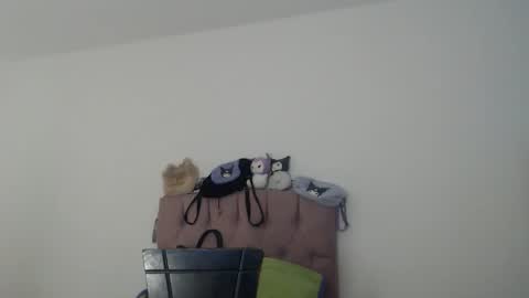 Snapshot of julieta_de_los_angeles chatting on April 1, 11:13 pm Julieta online show from April 1, 11:13 pm