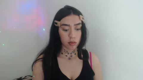 Snapshot of julieta_de_los_angeles chatting on April 15, 12:17 am Julieta online show from April 15, 12:17 am