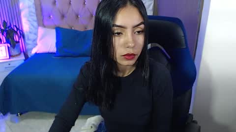 julieta_fn online show from November 22, 1:43 pm