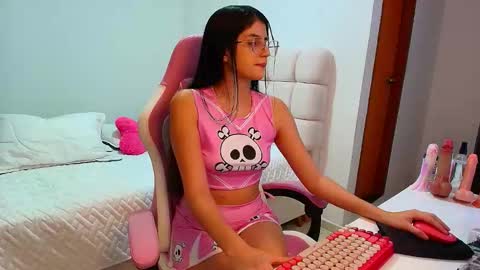 julieta_rose19 online show from November 3, 1:40 am