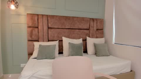     online show from October 25, 8:47 pm