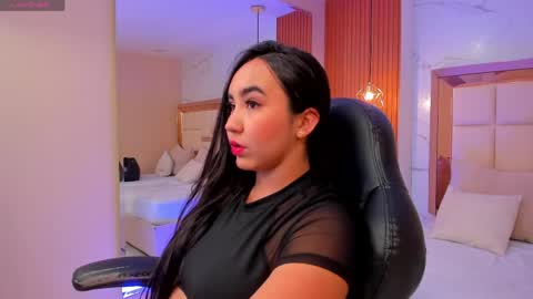 Snapshot of julieta_rose__ chatting on May 2, 9:53 pm online show from May 2, 9:53 pm