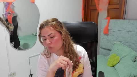 Snapshot of julieta_star69 chatting on October 27, 11:09 pm julieta_star69 online show from October 27, 11:09 pm