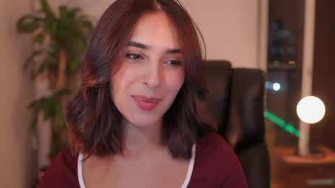 Snapshot of julieta_valencia chatting on June 10, 1:06 am julieta_valencia online show from June 10, 1:06 am