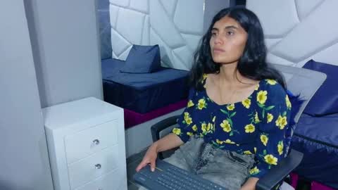 Snapshot of julietaa_evans_ chatting on January 8, 6:21 pm Julieta online show from January 8, 6:21 pm