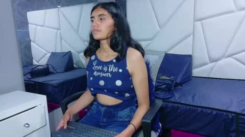 Snapshot of julietaa_evans_ chatting on January 10, 7:04 pm Julieta online show from January 10, 7:04 pm