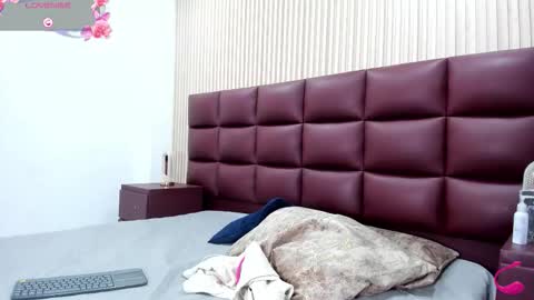 Snapshot of julietakane chatting on December 4, 5:39 am julietakane online show from December 4, 5:39 am