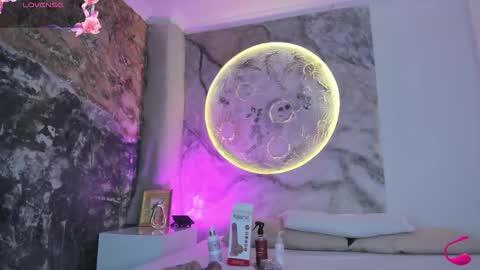 julietakane online show from January 8, 5:43 am