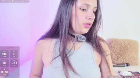 Snapshot of julieth1_ chatting on October 2, 4:03 pm . online show from October 2, 4:03 pm