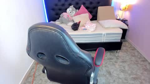 Julieth  online show from October 12, 1:10 pm