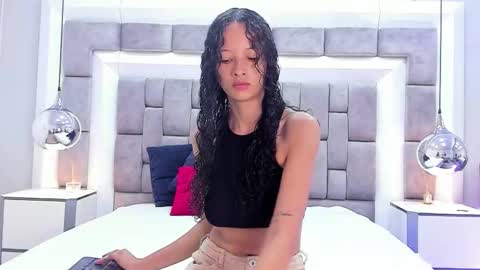 Snapshot of juliettableer chatting on September 15, 12:16 pm Hi guys It is a pleasure to have you here I am Julieta online show from September 15, 12:16 pm