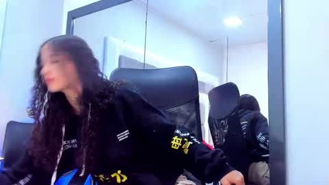 Snapshot of juliettableer chatting on September 21, 12:18 pm Hi guys It is a pleasure to have you here I am Julieta online show from September 21, 12:18 pm