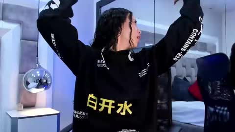 Snapshot of juliettableer chatting on October 8, 11:52 am Hi guys It is a pleasure to have you here I am Julieta online show from October 8, 11:52 am