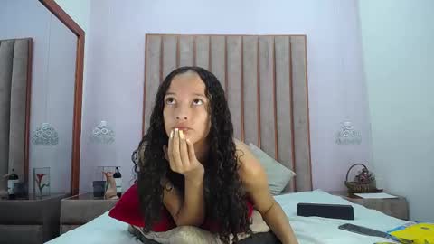 Snapshot of juliettableer chatting on October 27, 1:04 pm Hi guys It is a pleasure to have you here I am Julieta online show from October 27, 1:04 pm