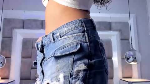 Snapshot of juliettableer chatting on November 5, 11:54 am Hi guys It is a pleasure to have you here I am Julieta online show from November 5, 11:54 am