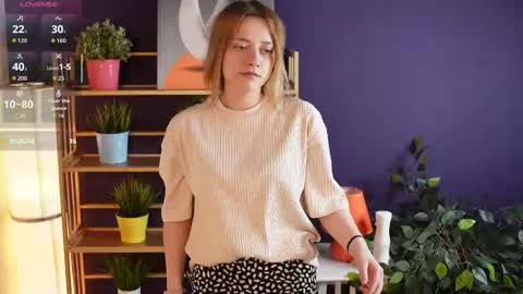 Snapshot of juliettakaniecki chatting on September 13, 3:17 am Mia online show from September 13, 3:17 am