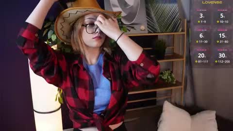 Snapshot of juliettakaniecki chatting on October 4, 3:26 am Mia online show from October 4, 3:26 am